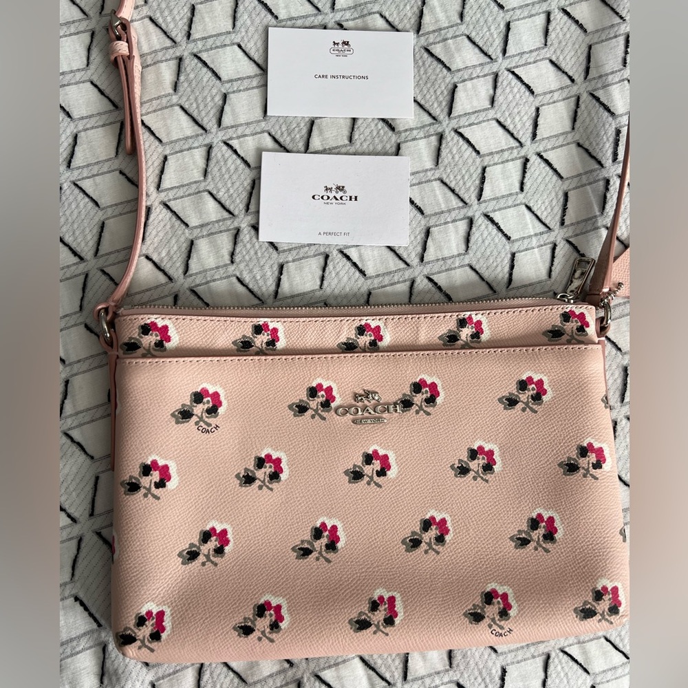 Floral Coach crossbody 🌸